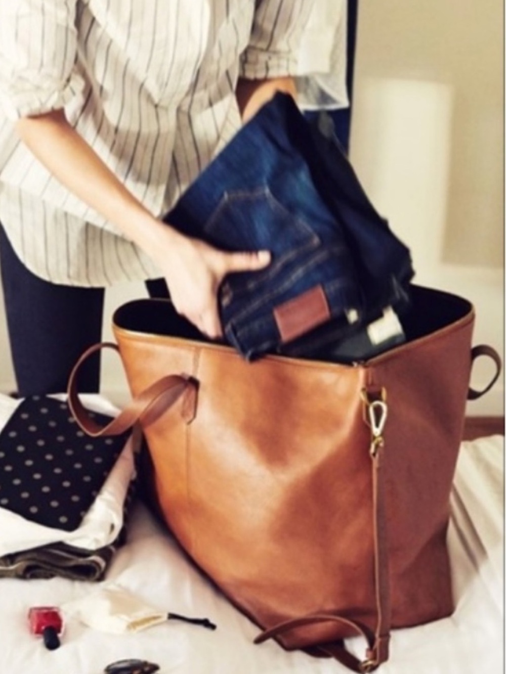 Madewell Large Leather Tote in Cognac - Picture 3 of 11